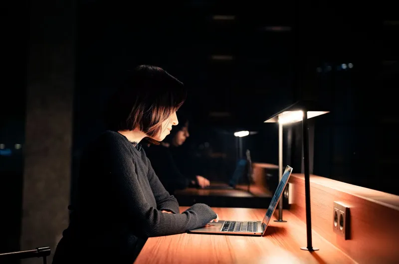Night Shift or No Shift: Does Playing After Dark Actually Change Your Casino Luck?